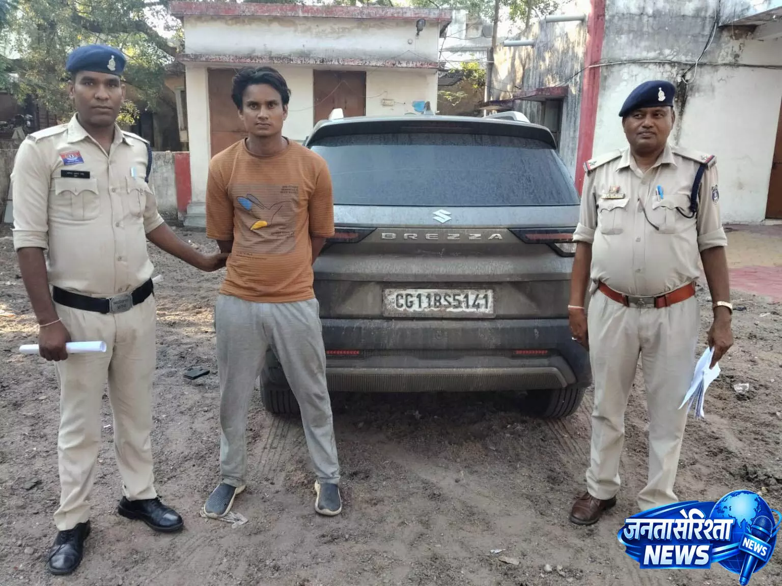 चांपा में 6 लाख की ब्रेजा कार चोरी 24 घंटे में सुलझी, आरोपी गिरफ्तार चांपा में 6 लाख की ब्रेजा कार चोरी 24 घंटे में सुलझी, आरोपी गिरफ्तार