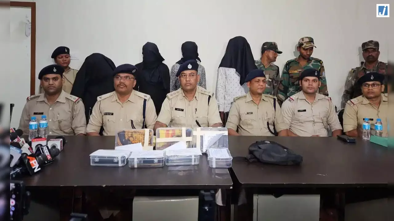 Blind murder मिस्ट्री का खुलासा: पति के कथित अवैध संबंधों का विरोध बना हत्या की वजह, पड़ोसन समेत 4