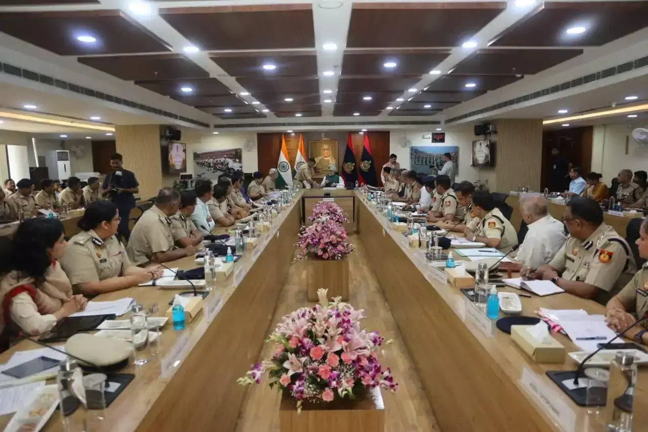 New Delhi: कानून-व्यवस्था को लेकर उपराज्यपाल ने अधिकारियों को दिए कड़े निर्देश