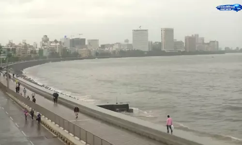 Mumbai : हल्की बारिश से मौसम बदला, एक दिन पहले भारी बारिश से जनजीवन प्रभावित