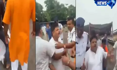 Kolkata में शेड गिरने के बाद बवाल, स्थानीय लोगों ने TMC पार्षद को भगाया