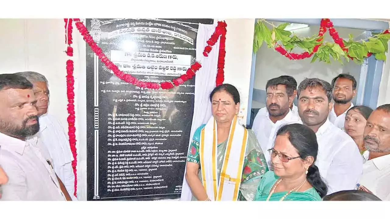 Telangana: सांसद अरुणा ने स्कूल में अतिरिक्त कक्षाओं का उद्घाटन किया