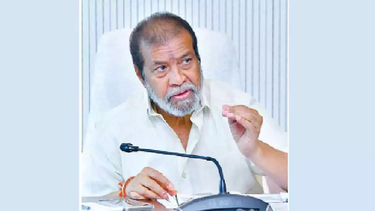 मंत्री ने अस्पतालों को मौसमी बीमारियों से निपटने के लिए तैयार रहने का निर्देश दिया