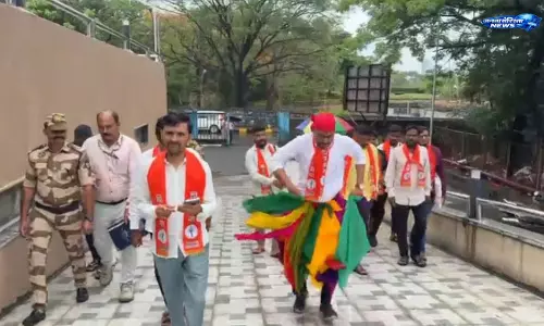 Navi मुंबई में अवैध निर्माण का आरोप, शिवसेना का विरोध प्रदर्शन Navi मुंबई में अवैध निर्माण का आरोप, शिवसेना का विरोध प्रदर्शन