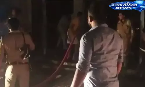 Dankaur : किराना दुकान में भीषण आग, लाखों का सामान जलकर राख