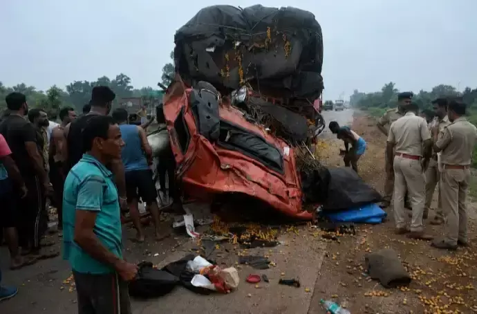 West Medinipur: वाहन दुर्घटना में खलासी की मौत, घायल अस्पताल में भर्ती
