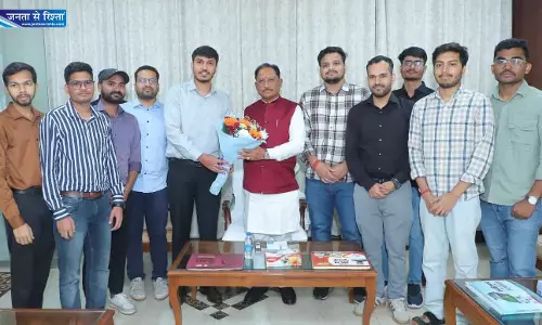 CM साय ने UPSC प्रारंभिक परीक्षा में सफल ट्राइबल यूथ हॉस्टल के विद्यार्थियों से की मुलाकात CM साय ने UPSC प्रारंभिक परीक्षा में सफल ट्राइबल यूथ हॉस्टल के विद्यार्थियों से की मुलाकात