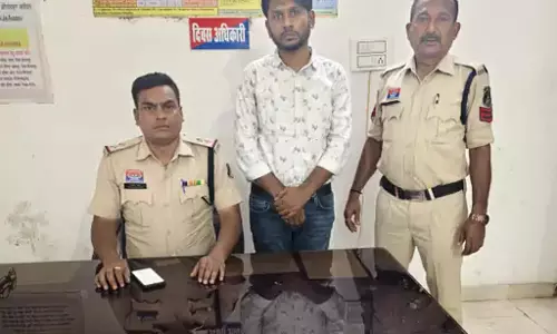 फोटोग्राफर से 1 लाख की ठगी, पुलिस अधिकारियों के नाम से डराने वाला गिरफ्तार