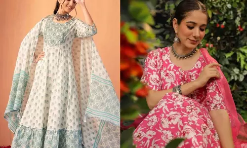 comfortable look. के लिए बेस्ट फ्लोरल प्रिंटेड अनारकली कुर्ता सेट्स