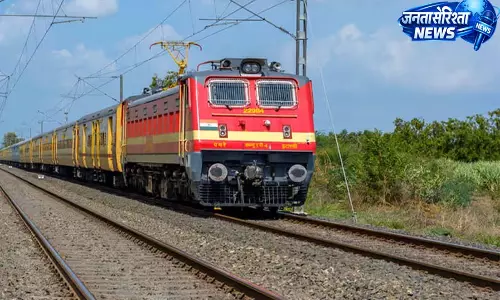 मुंबई मेल की चपेट में आने से शिक्षिका की दर्दनाक मौत