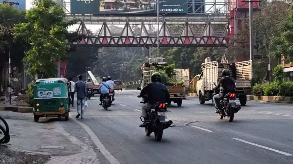 Telangana: नई विज्ञापन नीति के तहत जंक्शन और फ्लाईओवर के पास विज्ञापन लगाने पर रोक