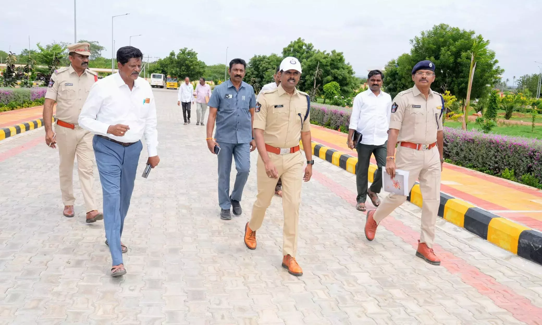 Andhra: अनंतपुर पुलिस ने राष्ट्रपति के दौरे के लिए सुरक्षा बढ़ाई