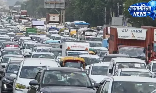दिल्ली-जयपुर हाईवे पर दो वाहनों की टक्कर से लगा लंबा जाम