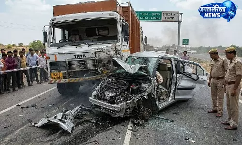 Mandsaur : एक्सप्रेसवे पर ट्रक-कार भिड़ंत, 4 की मौत