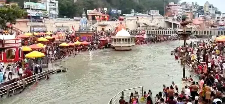 Haridwar: निर्जला एकादशी पर हरकी पैड़ी श्रद्धालुओं से गुलजार, गंगा स्नान के लिए उमड़ी भीड़