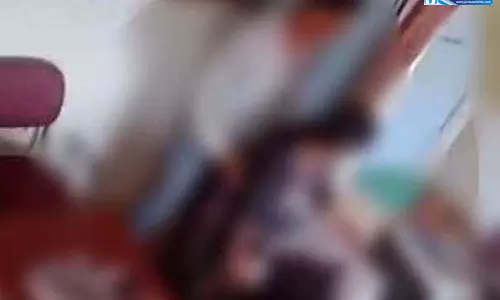 शिक्षक-शिक्षिका पर गिरी गाज, डीईओ ने लिया एक्शन