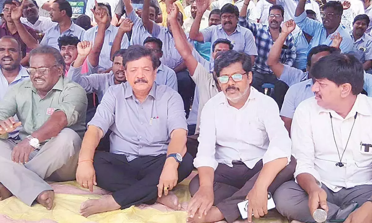 Andhra: पर्यटन मंत्री ने आंध्र पेपर प्रबंधन को चेतावनी दी