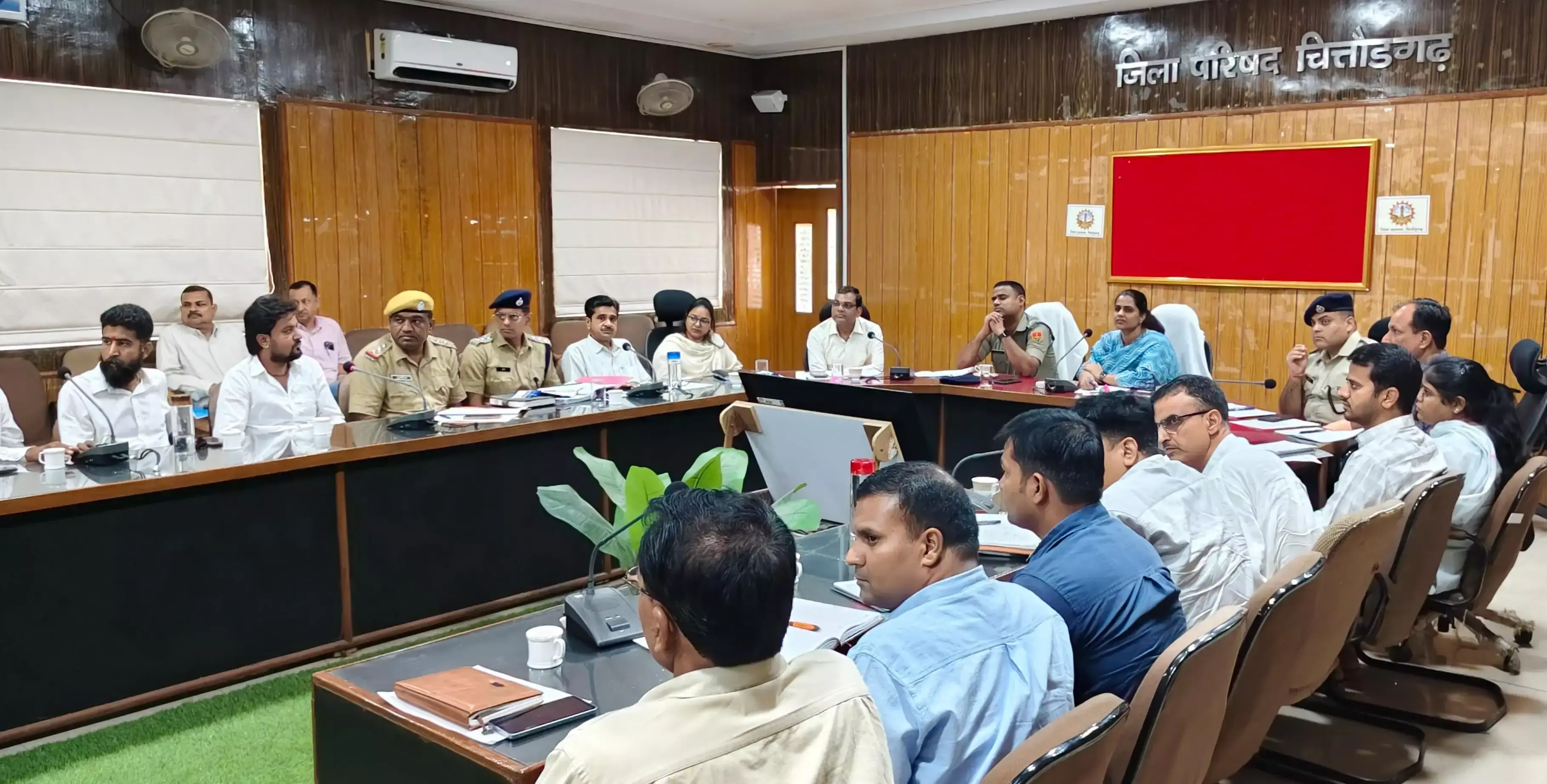 Chittorgarh: शांतिपूर्ण आयोजन सुनिश्चित करने के लिए अधिकारियों को निर्देश