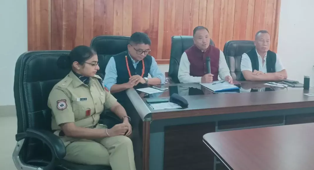 Supongmeren ने दिशा (DISHA) बैठक में योजनाओं की समीक्षा की