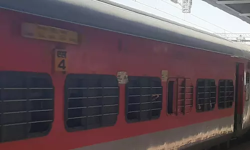 यात्रियों की सुविधा के लिए भुवनेश्वर-लोकमान्य तिलक टर्मिनस के मध्य एक फेरे के लिए स्पेशल ट्रेन की सुविधा