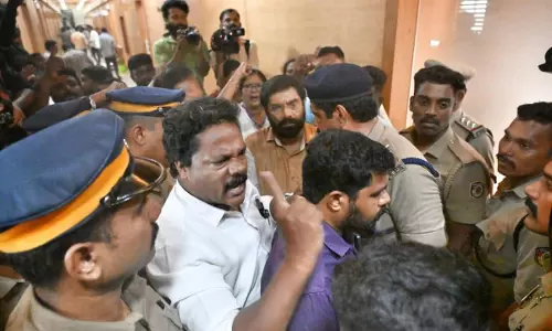 kerala: तिरुवनंतपुरम कॉरपोरेशन में झड़प; मेयर और डिप्टी मेयर समेत 16 लोग घायल