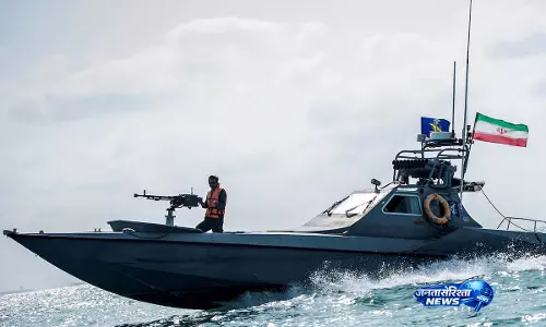 ईरान की IRGC नौसेना ने स्ट्रेट ऑफ होर्मुज के नए रूट को खारिज किया, सख्त कार्रवाई की चेतावनी