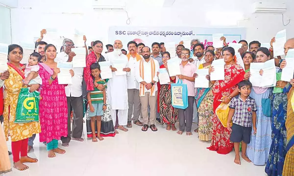 Andhra: मंत्री धर्मावरम मंदिर में कुंभाभिषेकम में शामिल हुए