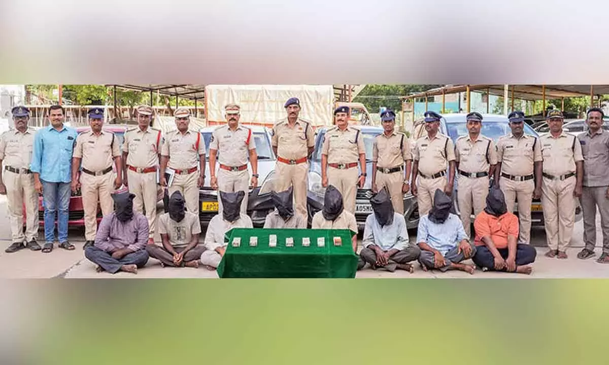 Andhra: हाईवे पर लूटपाट के आरोप में आठ लोग गिरफ्तार