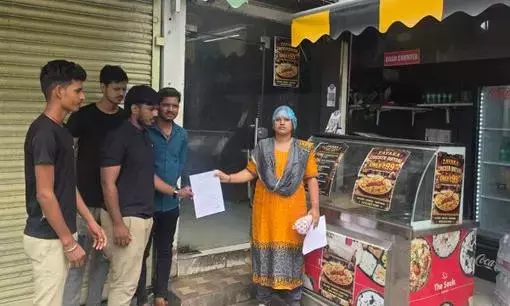 Hyderabad में बासी खाना परोसने वाला जायका फूड कोर्ट बंद, लाइसेंस रद्द