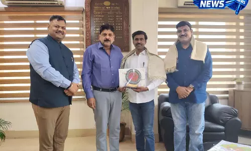 मंडल रेल प्रबंधक दयानंद ने रेल परिचालन की संरक्षा के प्रति जागरूक जनमानस को किया सम्मानित