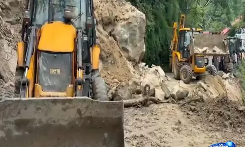 दार्जिलिंग में भारी बारिश से भूस्खलन, NH-10 पर यातायात प्रभावित