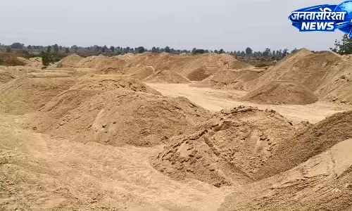 रेत भंडारण विवाद पर बवाल, चक्काजाम के बाद सरपंच दंपती से मारपीट का आरोप