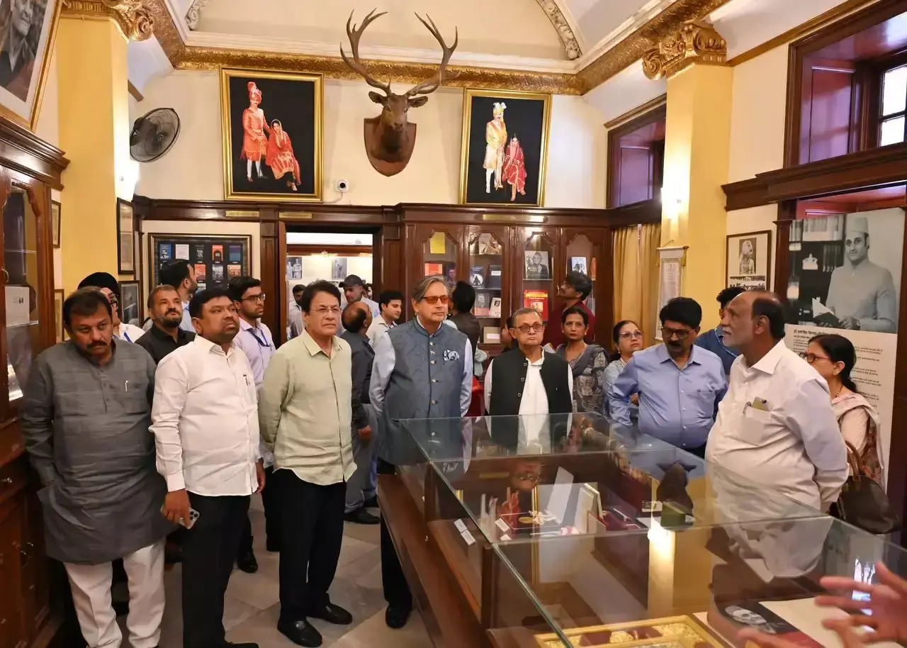 Jammu: अमर महल म्यूजियम में संसदीय समिति के सदस्यों का निरीक्षण Jammu: अमर महल म्यूजियम में संसदीय समिति के सदस्यों का निरीक्षण