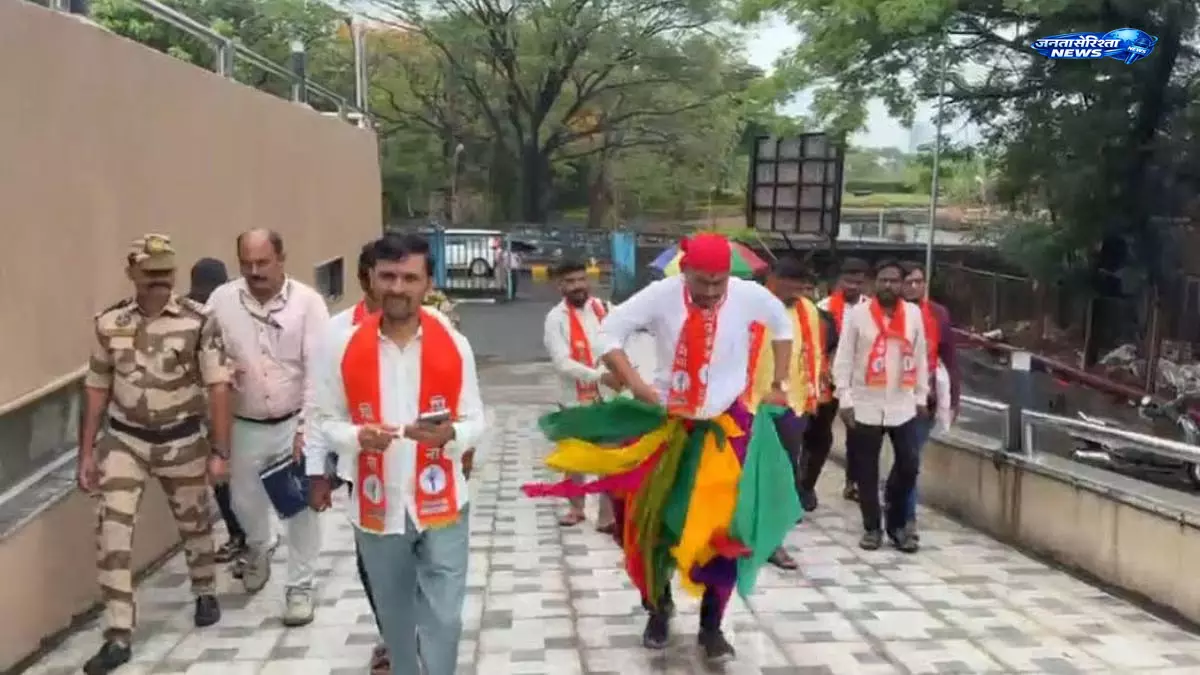 Navi मुंबई में अवैध निर्माण का आरोप, शिवसेना का विरोध प्रदर्शन Navi मुंबई में अवैध निर्माण का आरोप, शिवसेना का विरोध प्रदर्शन