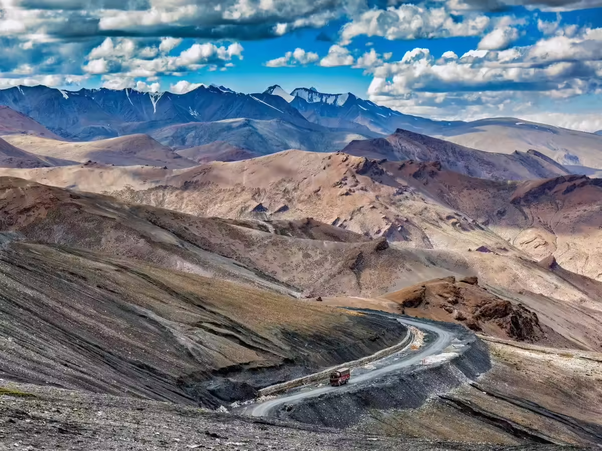 Ladakh: लद्दाख में बिना अनुमति फोटो-वीडियोग्राफी पर रोक के लिए एसओपी तैयार करने के निर्देश Ladakh: लद्दाख में बिना अनुमति फोटो-वीडियोग्राफी पर रोक के लिए एसओपी तैयार करने के निर्देश