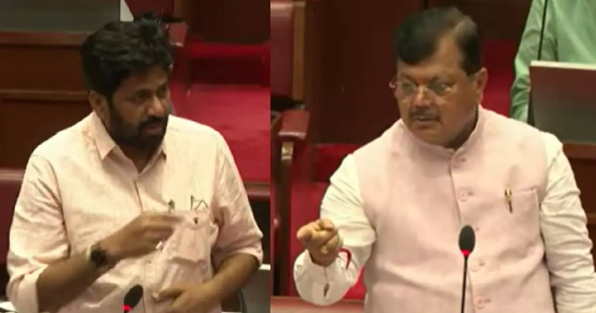 Mumbai: विधान परिषद में गरमाया माहौल, दरेकर और कडू आमने-सामने आए Mumbai: विधान परिषद में गरमाया माहौल, दरेकर और कडू आमने-सामने आए