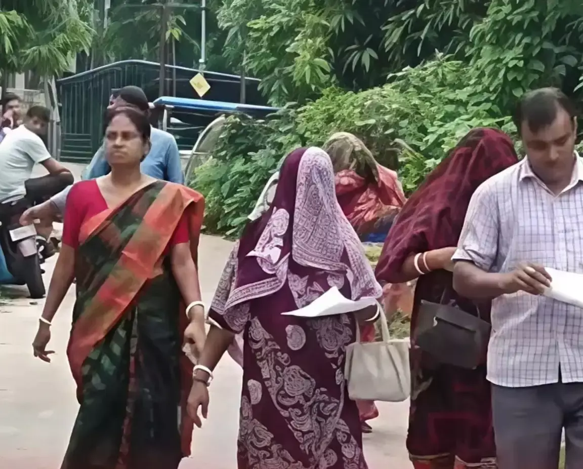 Medinipur: अस्पताल में महिला उत्पीड़न के आरोप से हड़कंप, जांच में जुटी पुलिस Medinipur: अस्पताल में महिला उत्पीड़न के आरोप से हड़कंप, जांच में जुटी पुलिस