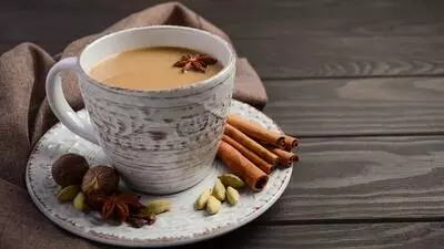 घर की चाय क्यों नहीं बनती परफेक्ट? जानें स्वाद खराब करने वाली गलती घर की चाय क्यों नहीं बनती परफेक्ट? जानें स्वाद खराब करने वाली गलती