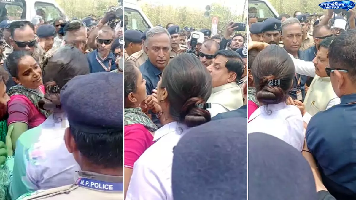 जबलपुर में रानी दुर्गावती कार्यक्रम के दौरान महिला ने CM से लगाई सुरक्षा की गुहार जबलपुर में रानी दुर्गावती कार्यक्रम के दौरान महिला ने CM से लगाई सुरक्षा की गुहार