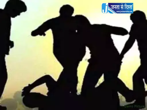 मुर्गी चोरी, मां और बेटे-बेटी की पिटाई मुर्गी चोरी, मां और बेटे-बेटी की पिटाई