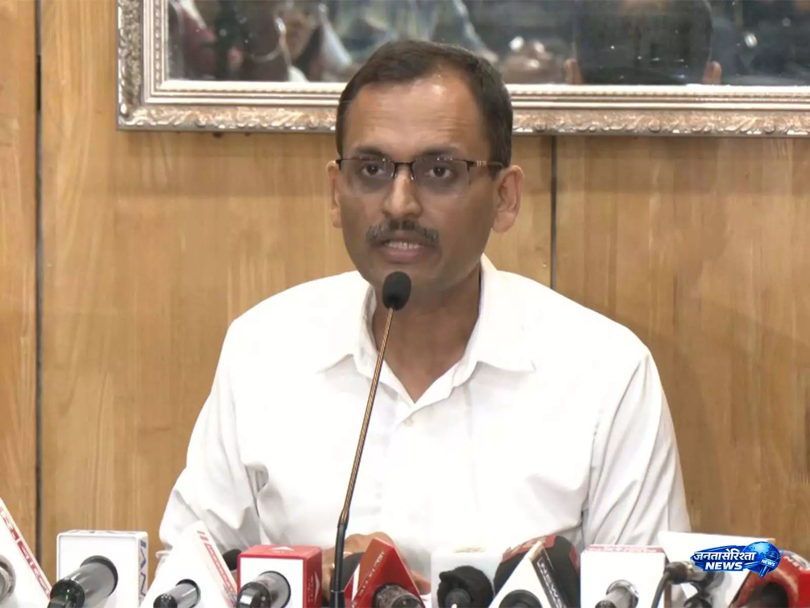 Kolkata के तारातला में गोदाम गिरने से मरने वालों की संख्या 11 हुई, 5 लोग गिरफ्तार Kolkata के तारातला में गोदाम गिरने से मरने वालों की संख्या 11 हुई, 5 लोग गिरफ्तार
