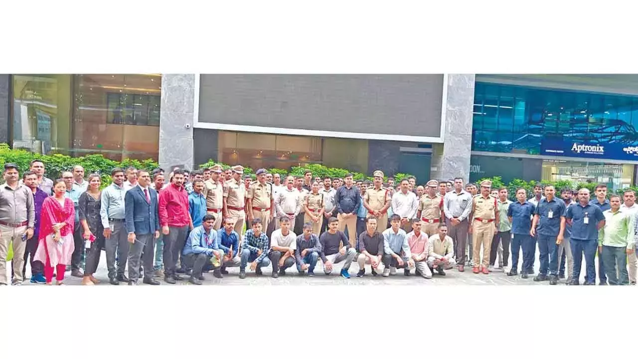 Telangana: साइबराबाद पुलिस सॉफ्टवेयर कंपनियों में ड्रग्स के खिलाफ जागरूकता बढ़ा रही है Telangana: साइबराबाद पुलिस सॉफ्टवेयर कंपनियों में ड्रग्स के खिलाफ जागरूकता बढ़ा रही है