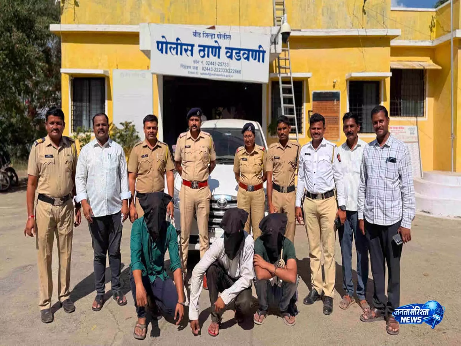 Beed में पशु तस्करी गिरोह का भंडाफोड़, इनोवा कार से गाय-बैल बरामद, तीन आरोपी गिरफ्तार Beed में पशु तस्करी गिरोह का भंडाफोड़, इनोवा कार से गाय-बैल बरामद, तीन आरोपी गिरफ्तार