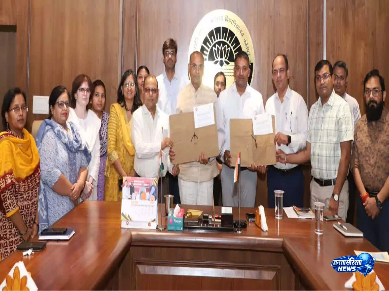 कानपुर CSJMU और आकाश हर्बोफार्मिंग के बीच एमओयू, हर्बल रिसर्च और टिश्यू कल्चर को मिलेगा बढ़ावा कानपुर CSJMU और आकाश हर्बोफार्मिंग के बीच एमओयू, हर्बल रिसर्च और टिश्यू कल्चर को मिलेगा बढ़ावा