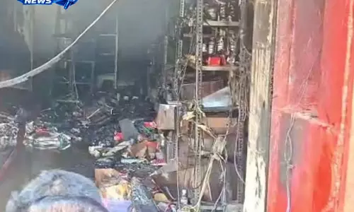 Odisha : बलांगीर में तीन मंजिला मार्केट कॉम्प्लेक्स में भीषण आग