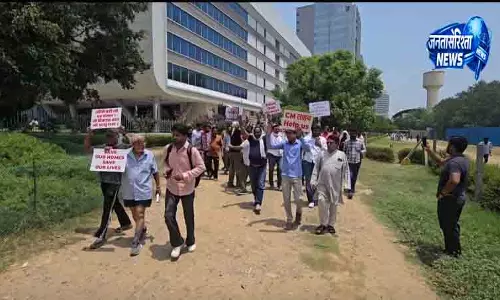 Gurugram में सीलिंग के खिलाफ प्रॉपर्टी मालिकों का मार्च
