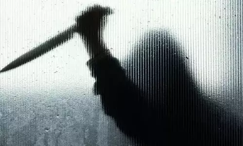 Gopalpur : बड़का गांव में दिल दहला देने वाली घटना, मां ने की बच्ची की गला रेतकर की हत्या Gopalpur : बड़का गांव में दिल दहला देने वाली घटना, मां ने की बच्ची की गला रेतकर की हत्या