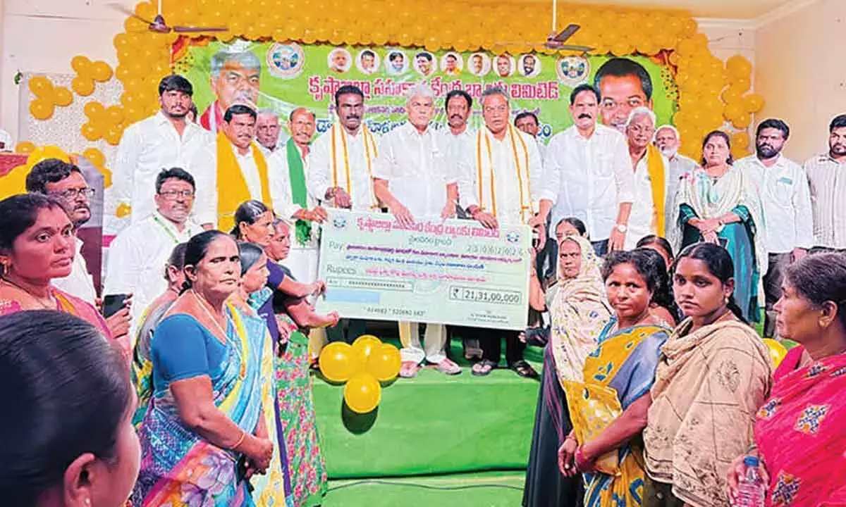 Andhra: किसानों, महिलाओं को 21.31 करोड़ रुपये का ऋण वितरित