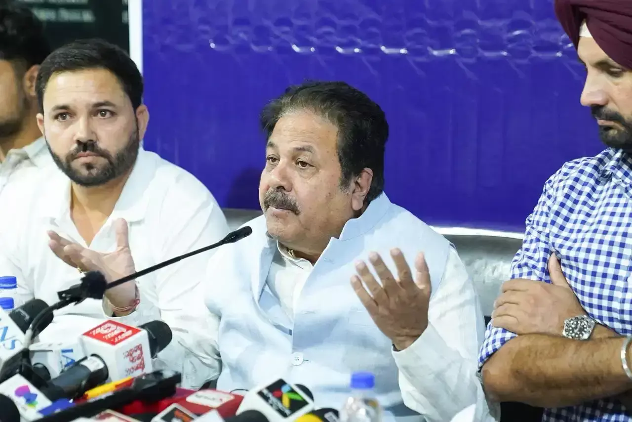 Chandigarh: शिक्षा मंत्री की जवाबदेही तय करने की मांग को लेकर कांग्रेस का प्रदर्शन