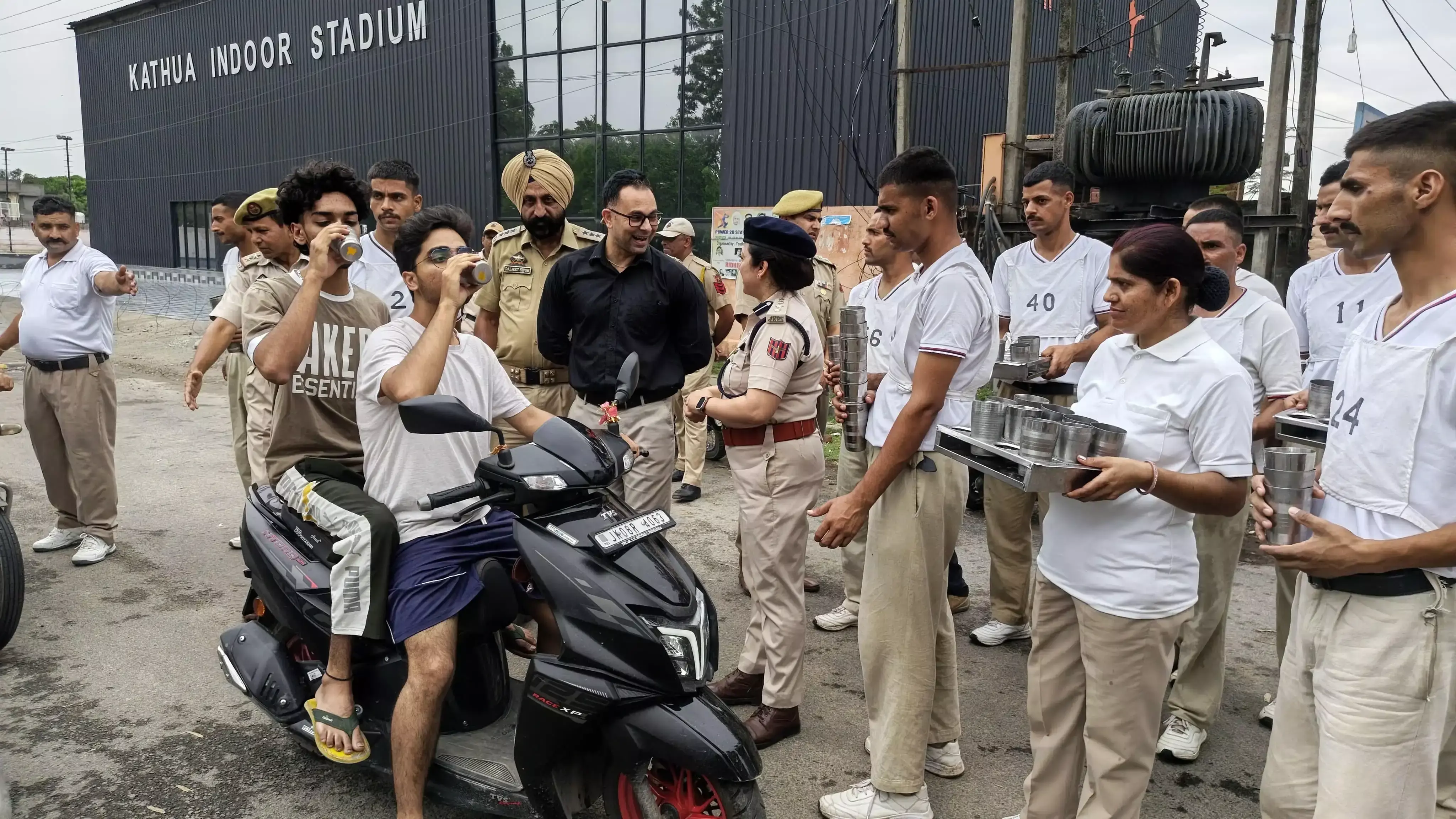 Kathua: निर्जला एकादशी पर कठुआ में जगह-जगह लगीं छबीलें, उमड़ी श्रद्धालुओं की भीड़